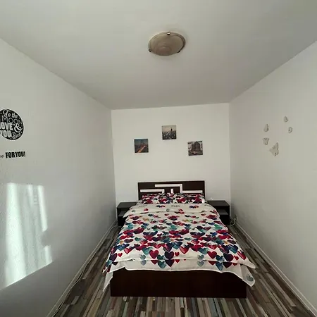 London Apartment *