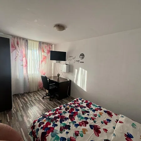 London Apartment *